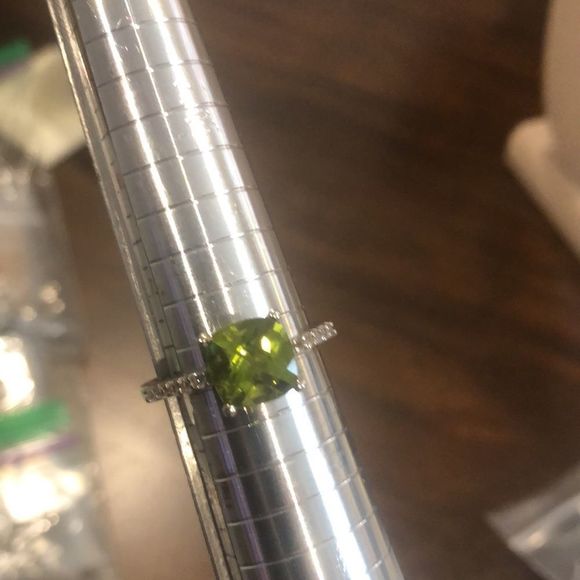 Green Peridot Cushion Cut Gem Stone and White Quartz Sterling Silver Ring Sz 8 - Picture 5 of 7